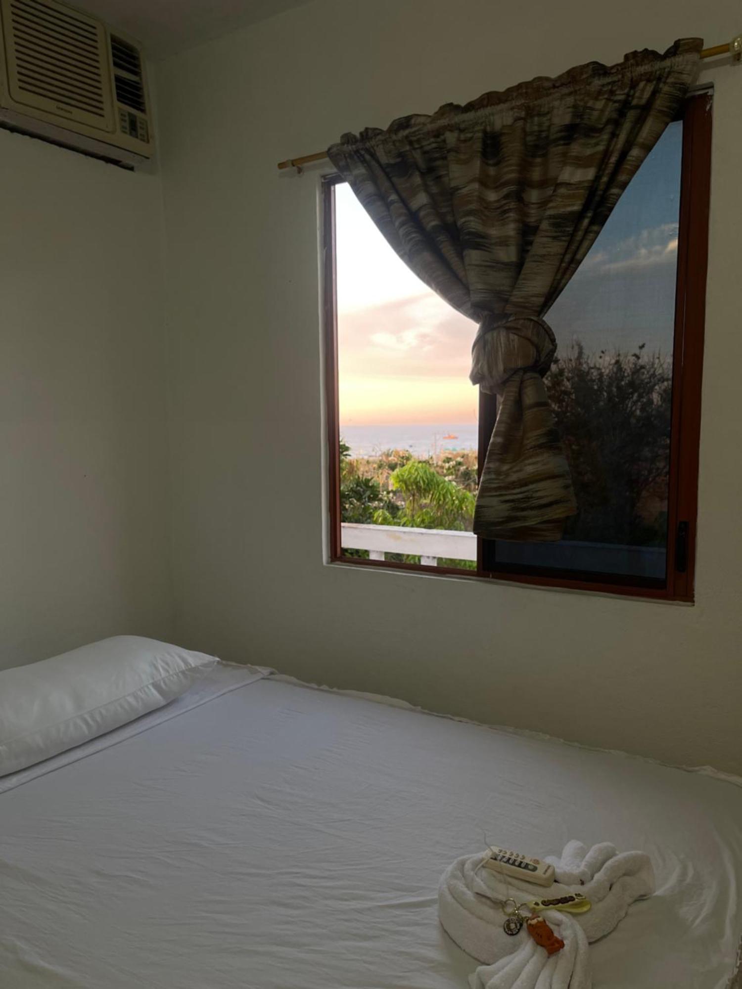 מלון פוארטו בקריסו מורנו Hostal Vista Al Mar מראה חיצוני תמונה