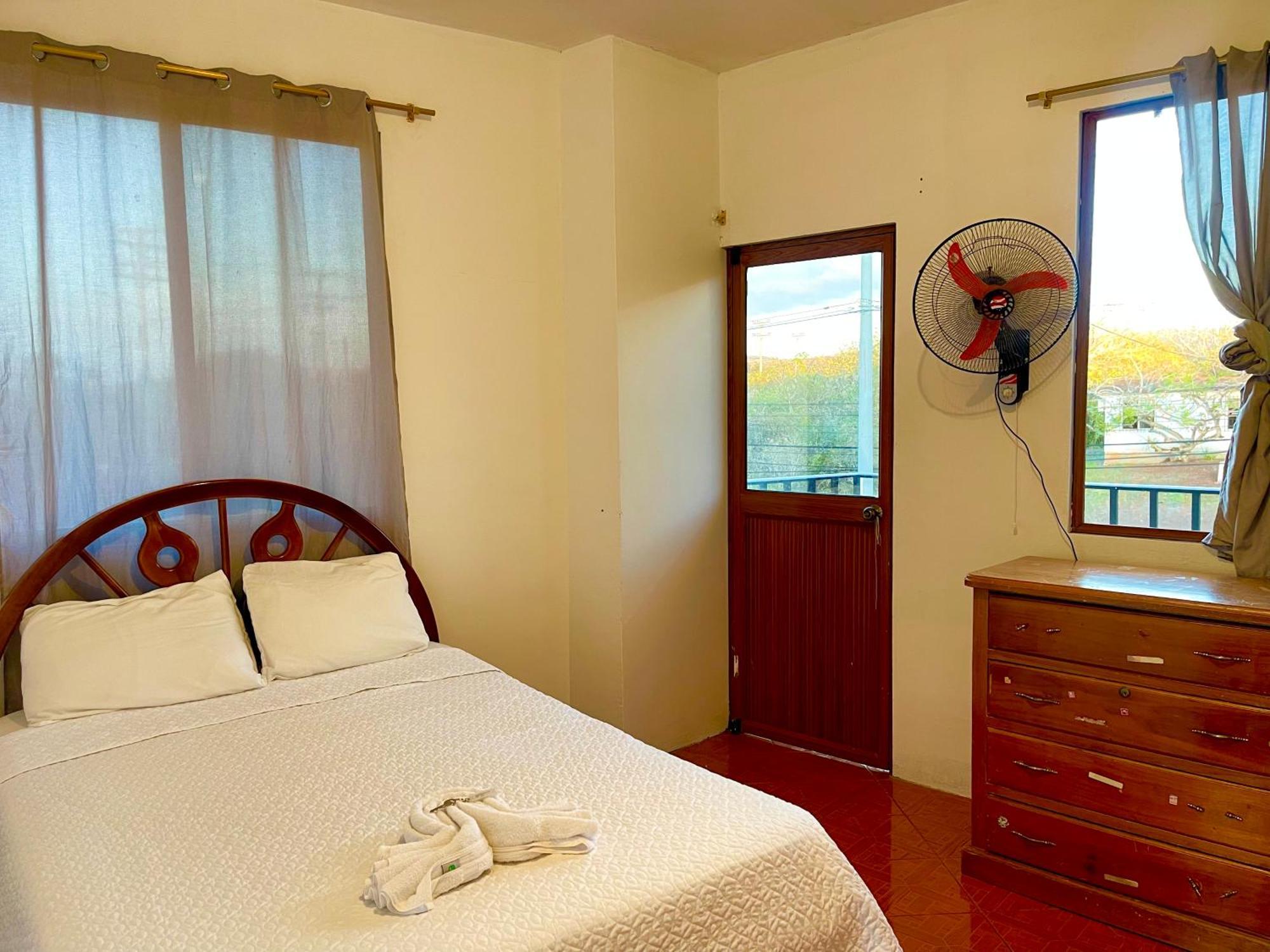 מלון פוארטו בקריסו מורנו Hostal Vista Al Mar מראה חיצוני תמונה