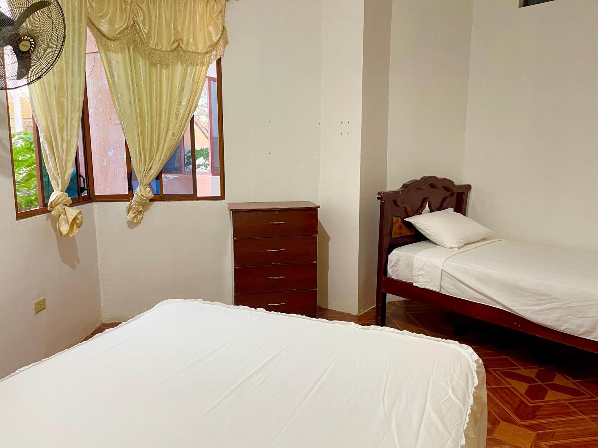 מלון פוארטו בקריסו מורנו Hostal Vista Al Mar מראה חיצוני תמונה